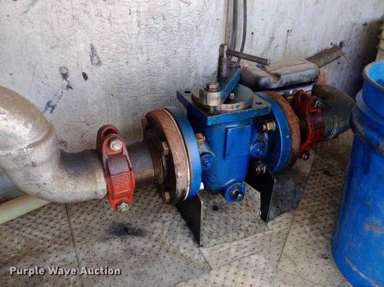 image for item DQ7202 2004 Kenworth T800 tank truck