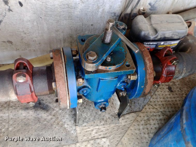 image for item DQ7202 2004 Kenworth T800 tank truck