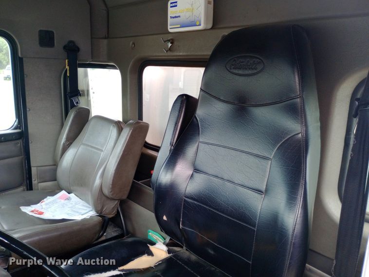 image for item DQ7202 2004 Kenworth T800 tank truck