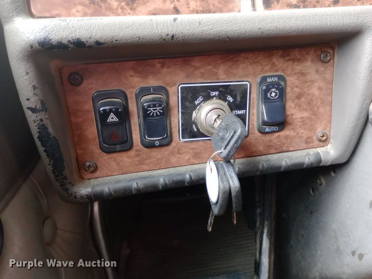 image for item DQ7202 2004 Kenworth T800 tank truck