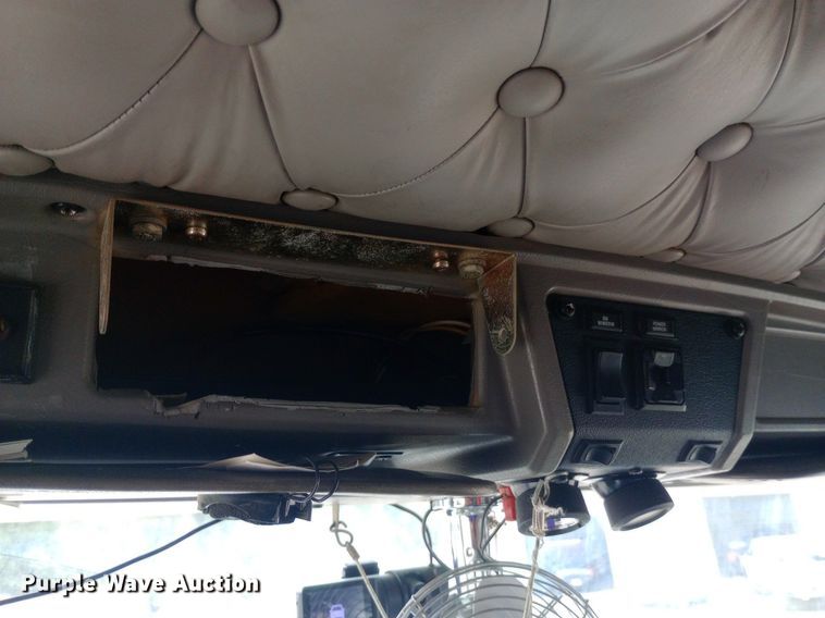 image for item DQ7202 2004 Kenworth T800 tank truck