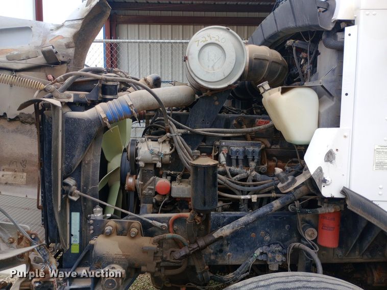 image for item DQ7202 2004 Kenworth T800 tank truck