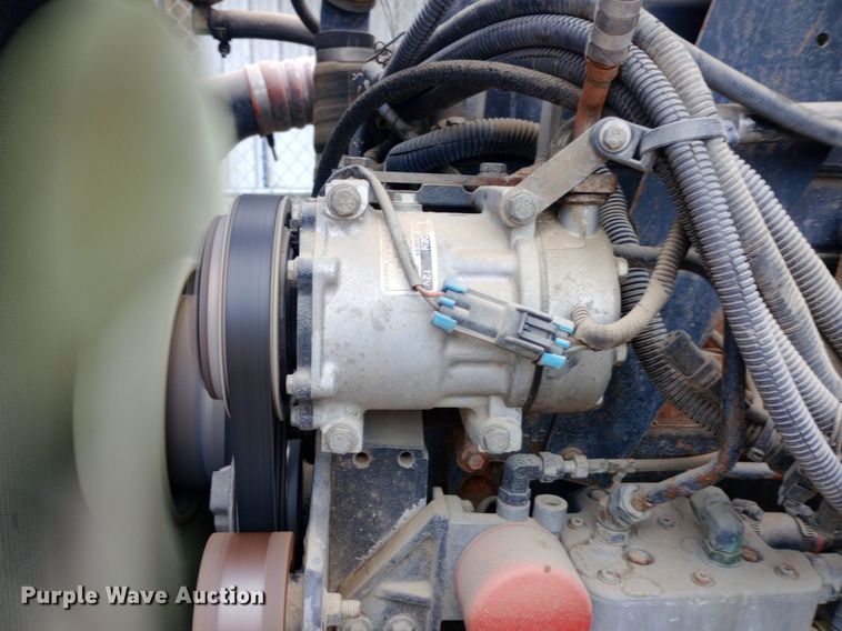 image for item DQ7202 2004 Kenworth T800 tank truck