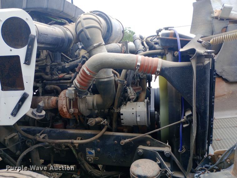 image for item DQ7202 2004 Kenworth T800 tank truck