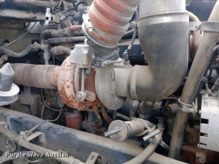 image for item DQ7202 2004 Kenworth T800 tank truck