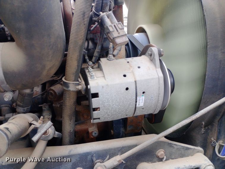 image for item DQ7202 2004 Kenworth T800 tank truck