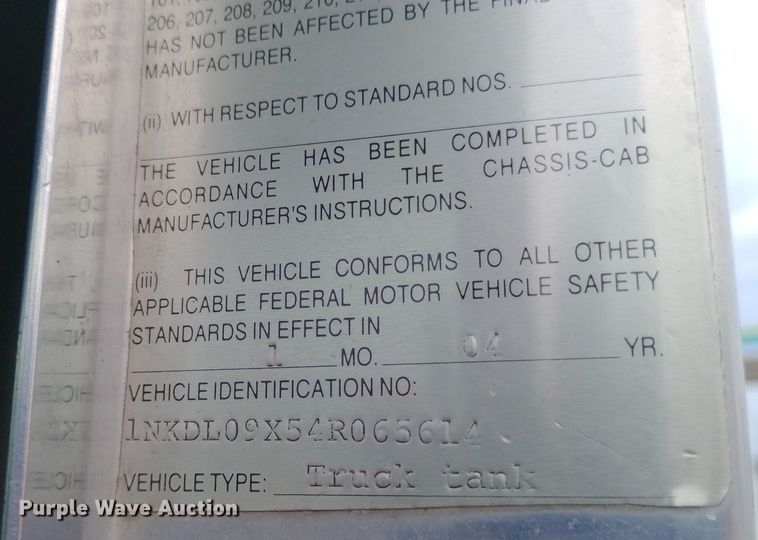 image for item DQ7202 2004 Kenworth T800 tank truck