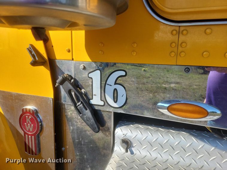 image for item DR4809 2017 Kenworth  W900 semi truck