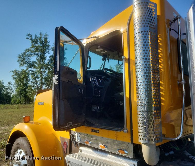 image for item DR4809 2017 Kenworth  W900 semi truck