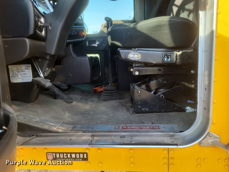 image for item DR4809 2017 Kenworth  W900 semi truck