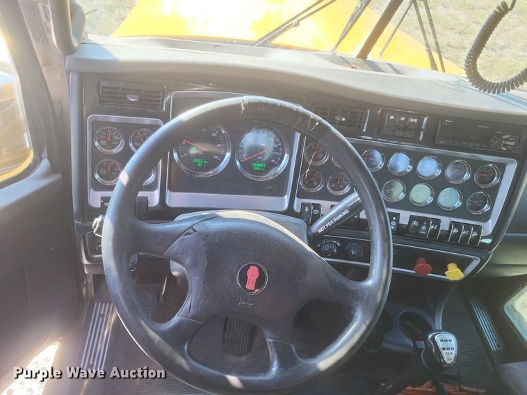 image for item DR4809 2017 Kenworth  W900 semi truck