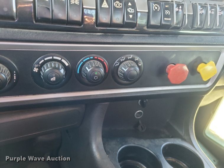 image for item DR4809 2017 Kenworth  W900 semi truck