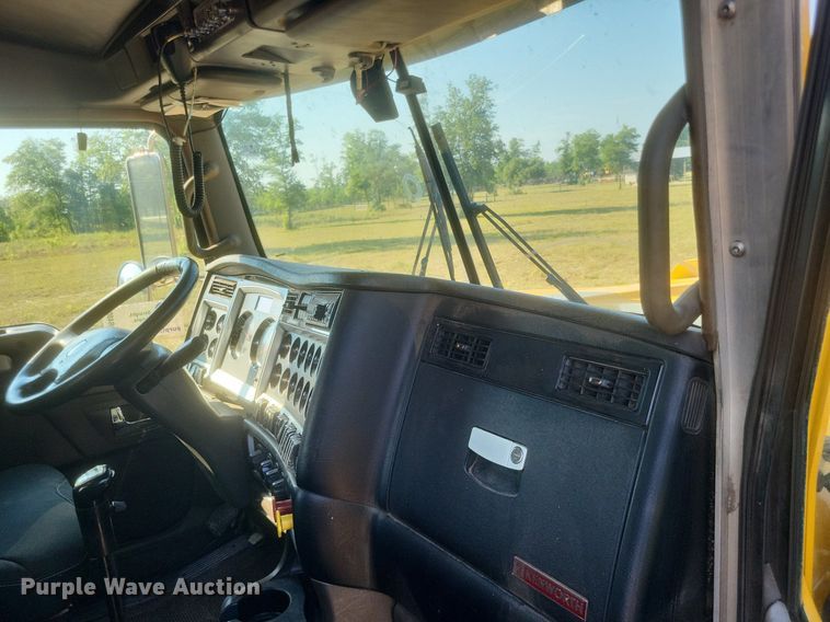 image for item DR4809 2017 Kenworth  W900 semi truck