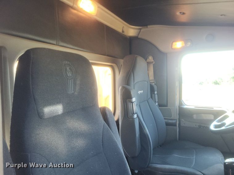 image for item DR4809 2017 Kenworth  W900 semi truck