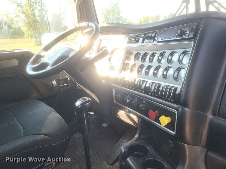 image for item DR4809 2017 Kenworth  W900 semi truck