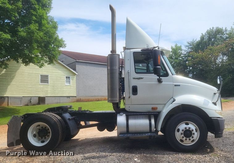 image for item DR4812 2012 International  TranStar 8600 semi truck