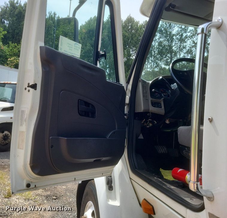 image for item DR4812 2012 International  TranStar 8600 semi truck