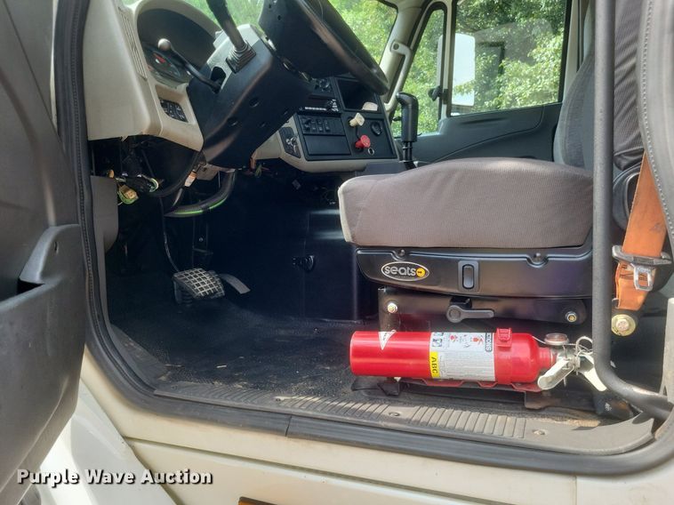 image for item DR4812 2012 International  TranStar 8600 semi truck