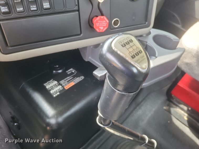 image for item DR4812 2012 International  TranStar 8600 semi truck