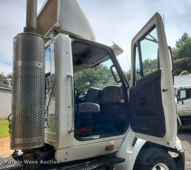 image for item DR4812 2012 International  TranStar 8600 semi truck