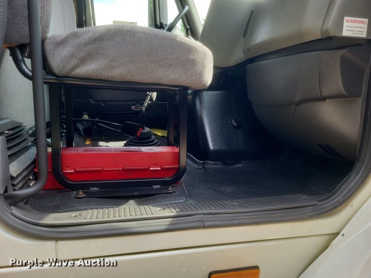 image for item DR4812 2012 International  TranStar 8600 semi truck