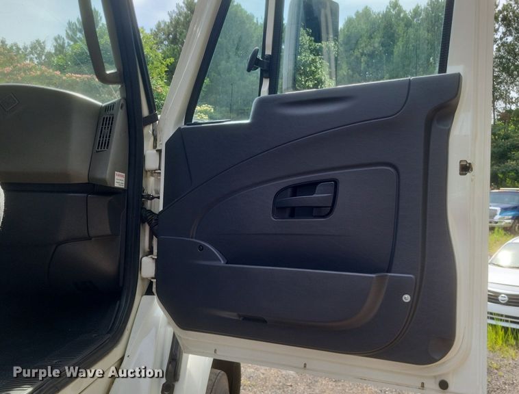 image for item DR4812 2012 International  TranStar 8600 semi truck