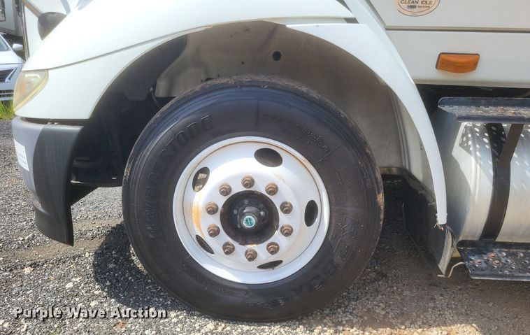 image for item DR4812 2012 International  TranStar 8600 semi truck