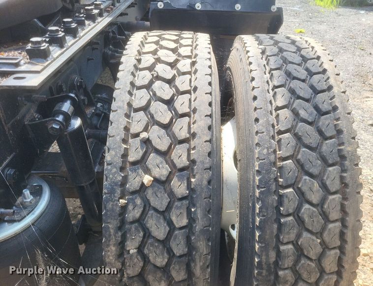 image for item DR4812 2012 International  TranStar 8600 semi truck