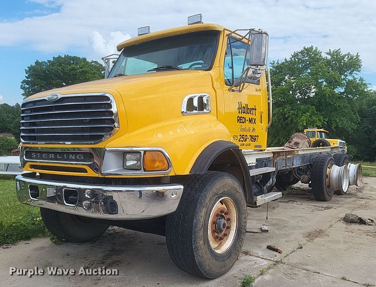 image for item DR4825 2005 Sterling L-Line truck cab and chassis