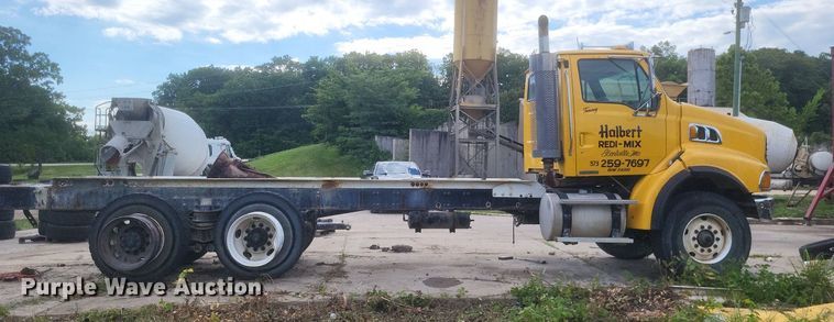 image for item DR4825 2005 Sterling L-Line truck cab and chassis