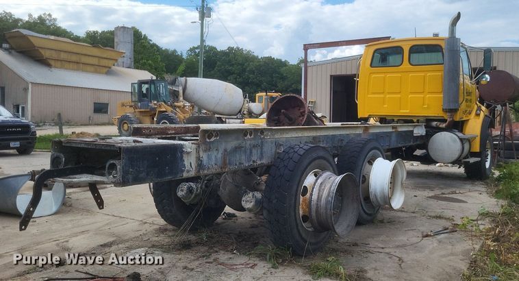 image for item DR4825 2005 Sterling L-Line truck cab and chassis