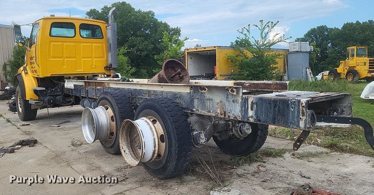 image for item DR4825 2005 Sterling L-Line truck cab and chassis