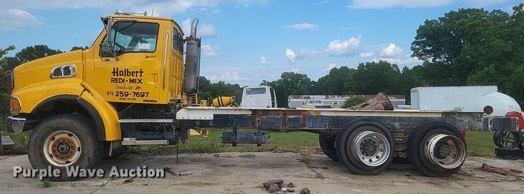 image for item DR4825 2005 Sterling L-Line truck cab and chassis