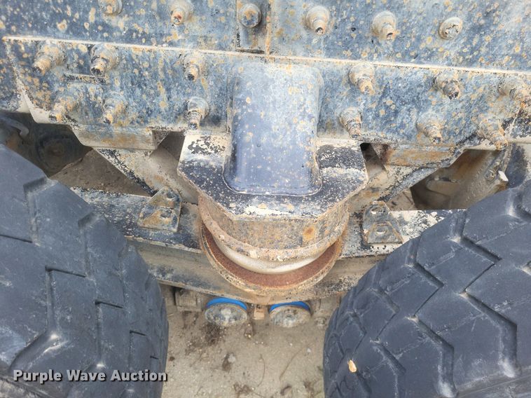 image for item DR4825 2005 Sterling L-Line truck cab and chassis