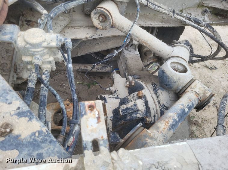 image for item DR4825 2005 Sterling L-Line truck cab and chassis