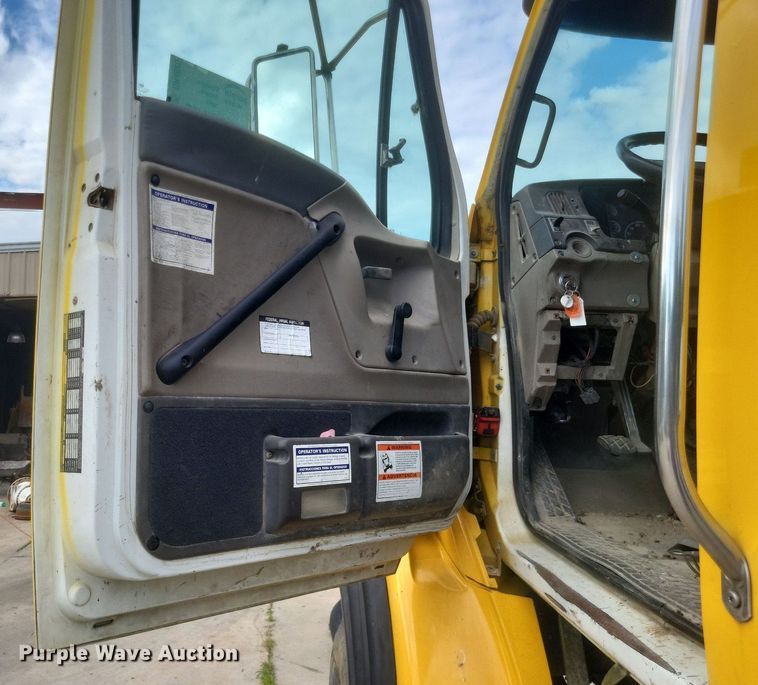 image for item DR4825 2005 Sterling L-Line truck cab and chassis