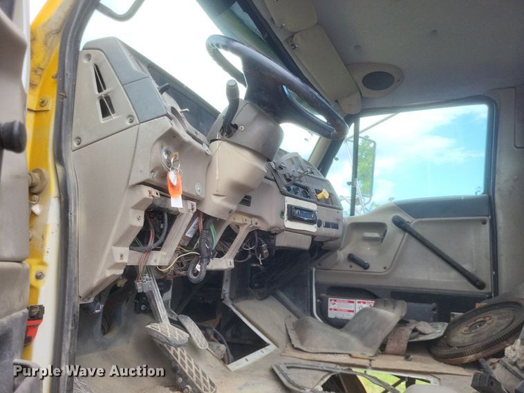 image for item DR4825 2005 Sterling L-Line truck cab and chassis