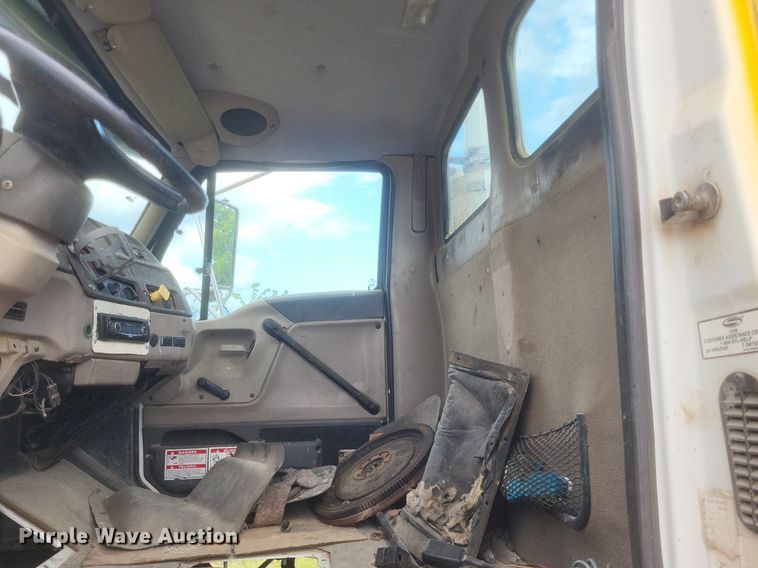 image for item DR4825 2005 Sterling L-Line truck cab and chassis