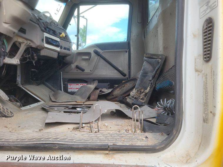 image for item DR4825 2005 Sterling L-Line truck cab and chassis