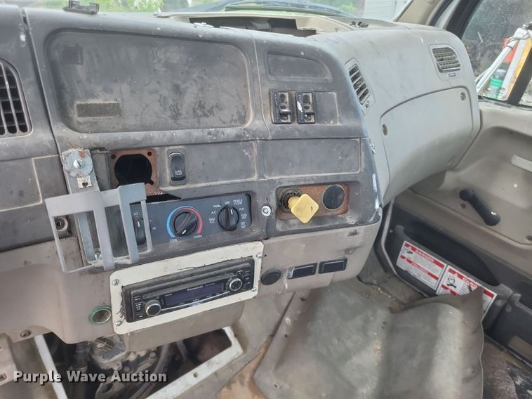 image for item DR4825 2005 Sterling L-Line truck cab and chassis