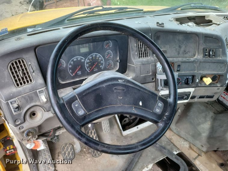 image for item DR4825 2005 Sterling L-Line truck cab and chassis