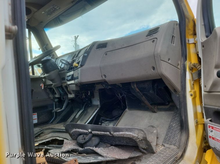 image for item DR4825 2005 Sterling L-Line truck cab and chassis