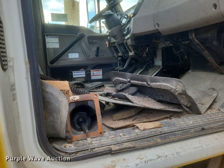 image for item DR4825 2005 Sterling L-Line truck cab and chassis