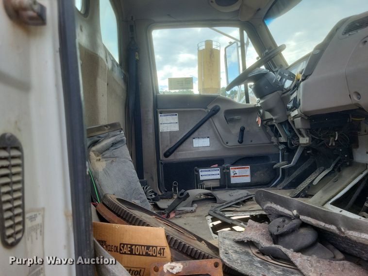 image for item DR4825 2005 Sterling L-Line truck cab and chassis