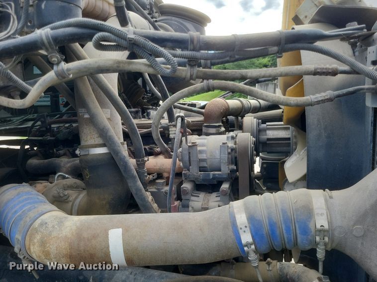 image for item DR4825 2005 Sterling L-Line truck cab and chassis