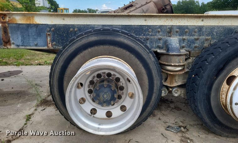 image for item DR4825 2005 Sterling L-Line truck cab and chassis