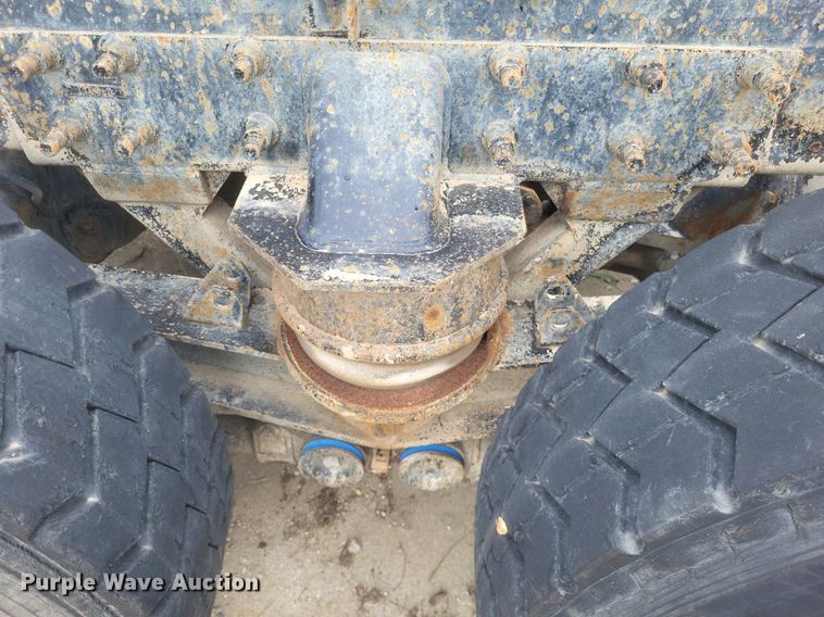 image for item DR4825 2005 Sterling L-Line truck cab and chassis