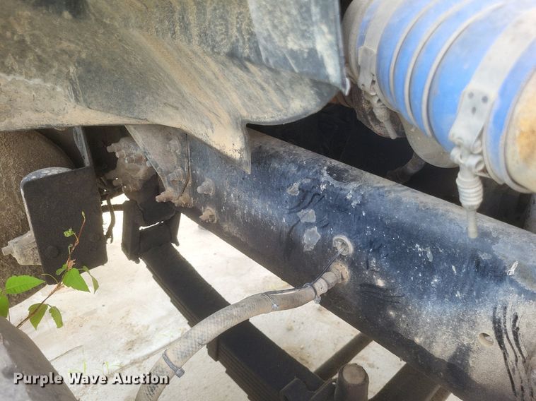 image for item DR4825 2005 Sterling L-Line truck cab and chassis