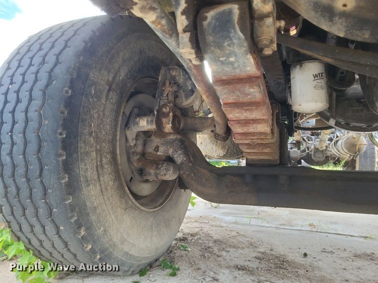 image for item DR4825 2005 Sterling L-Line truck cab and chassis