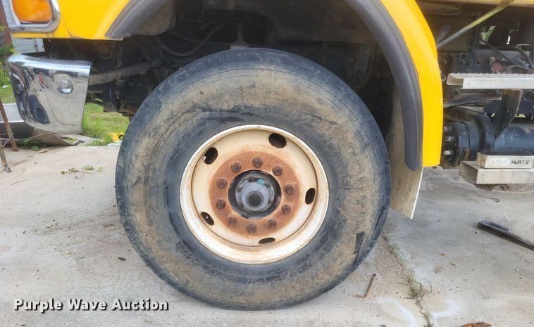 image for item DR4825 2005 Sterling L-Line truck cab and chassis